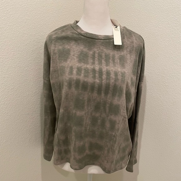 Olivaceous Tops - NWT Womens Olivaceous Tye Die Sweater Size M​​​​​​